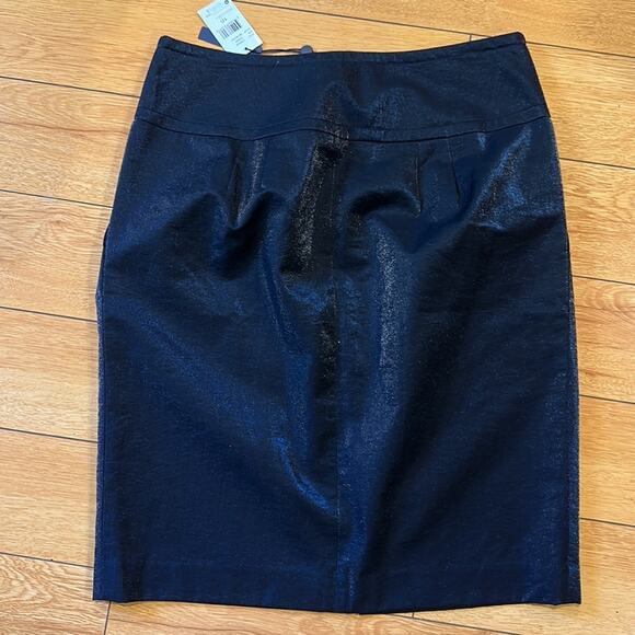 Black metallic skirt with zipper in middle. NWT. Size 10 - Picture 6 of 6